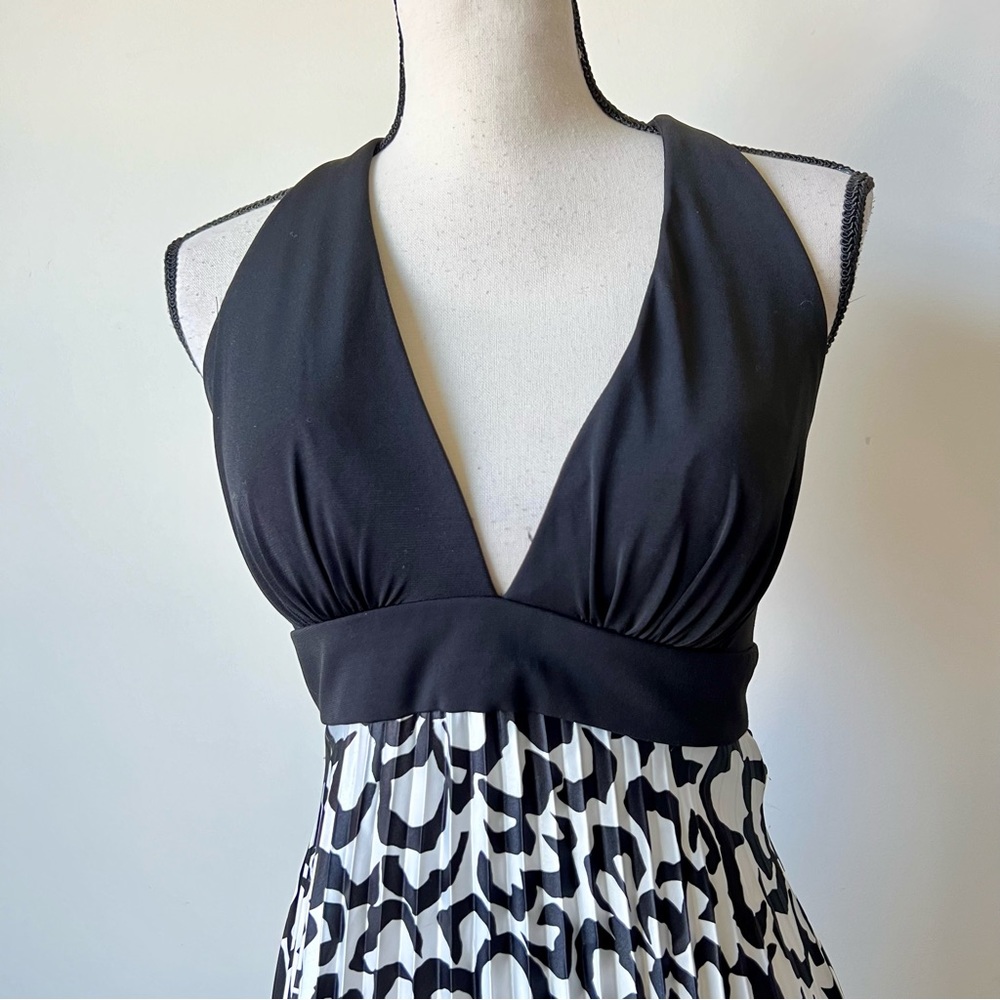 BETSEY & ADAM V-Neck Floral Pleated Halter Prom Gown—SZ. 6 - Picture 3 of 13